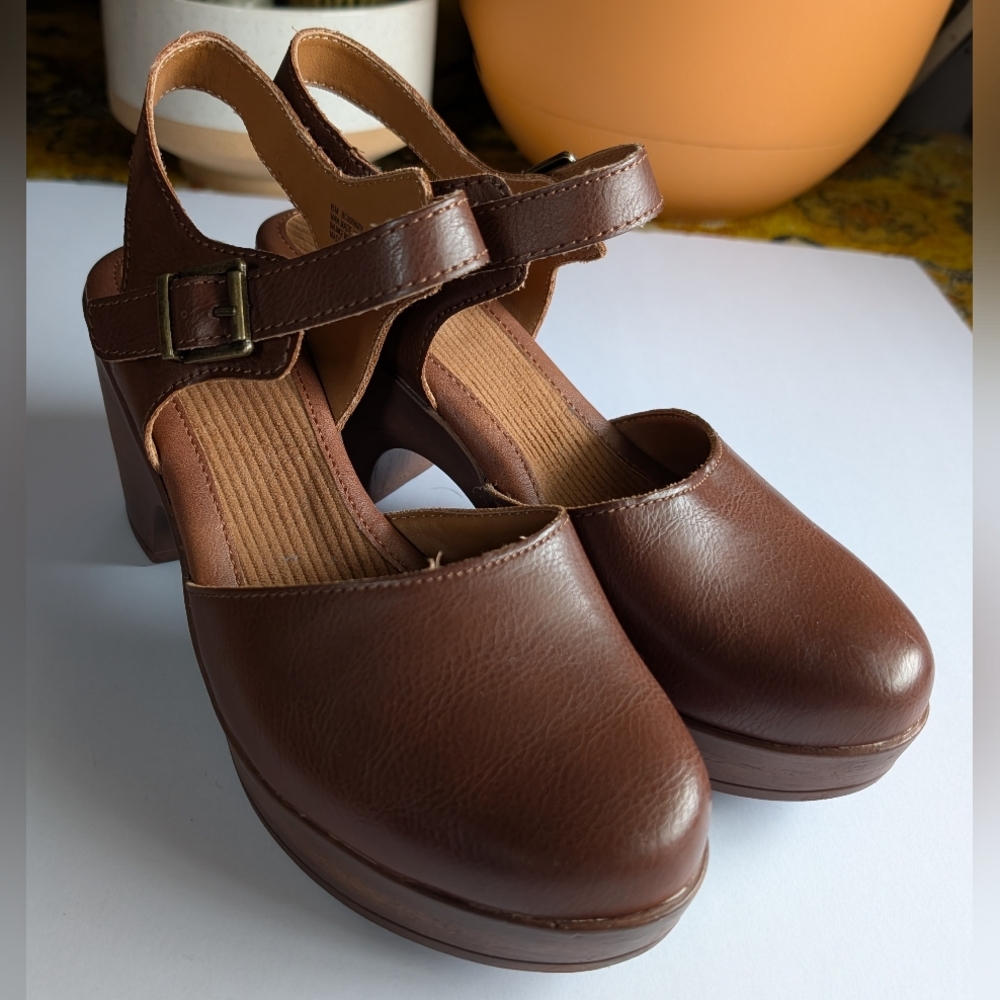 NWOT Women's B.O.C. Natasha Brown Clog Size 8